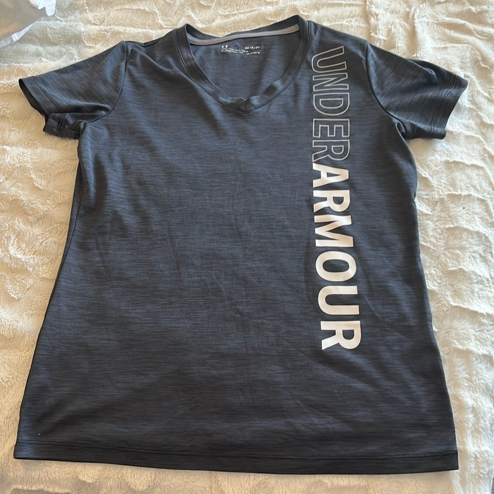 WOMENS UNDER ARMOUR WORKOUT V NECK SIZE SMALL